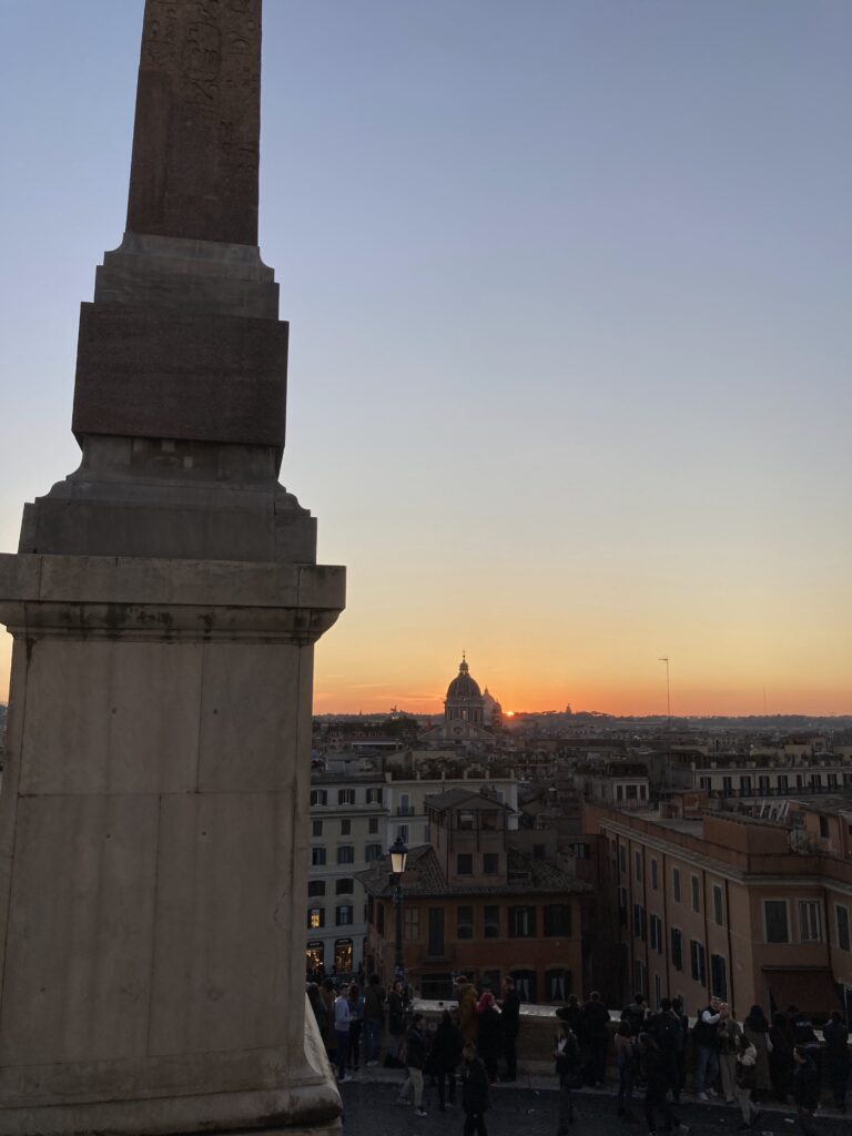 スペイン階段の頂上から見る夕焼け