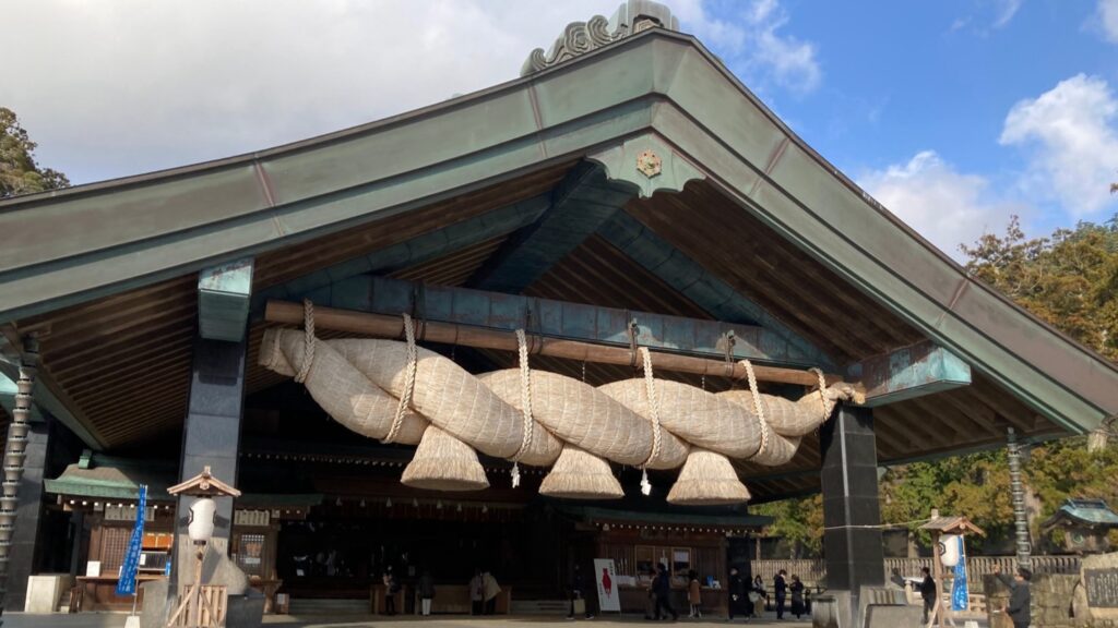 神楽殿の大しめ縄