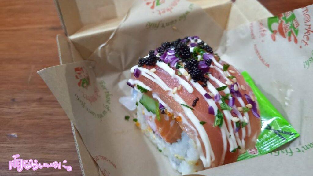 シドニーフィッシュマーケットで食べたサーモンのキャビアのせ（UMi撮影）