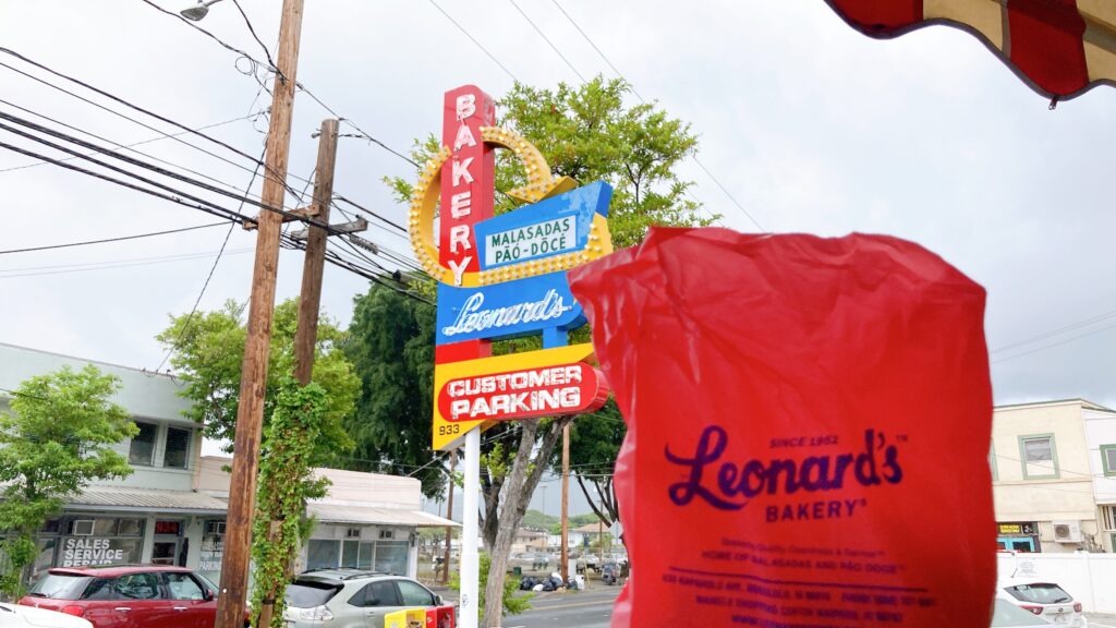 レナーズベーカリーの看板と袋