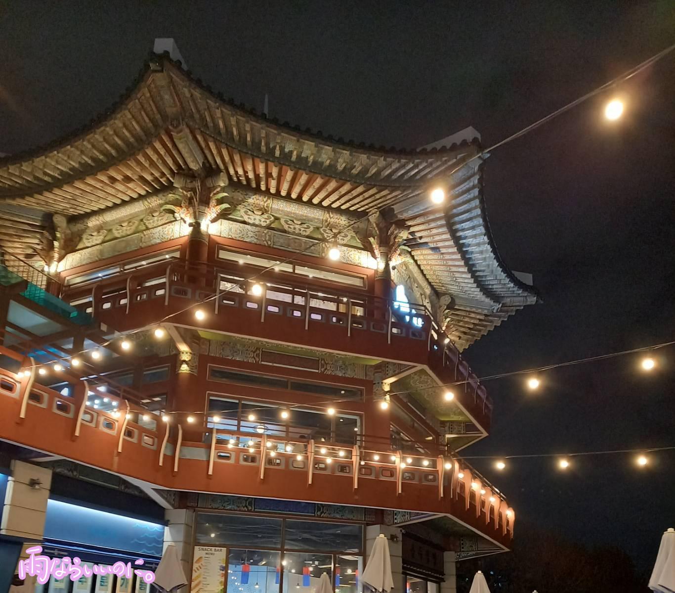 釜山タワーの下にあるショップ(MiU撮影)