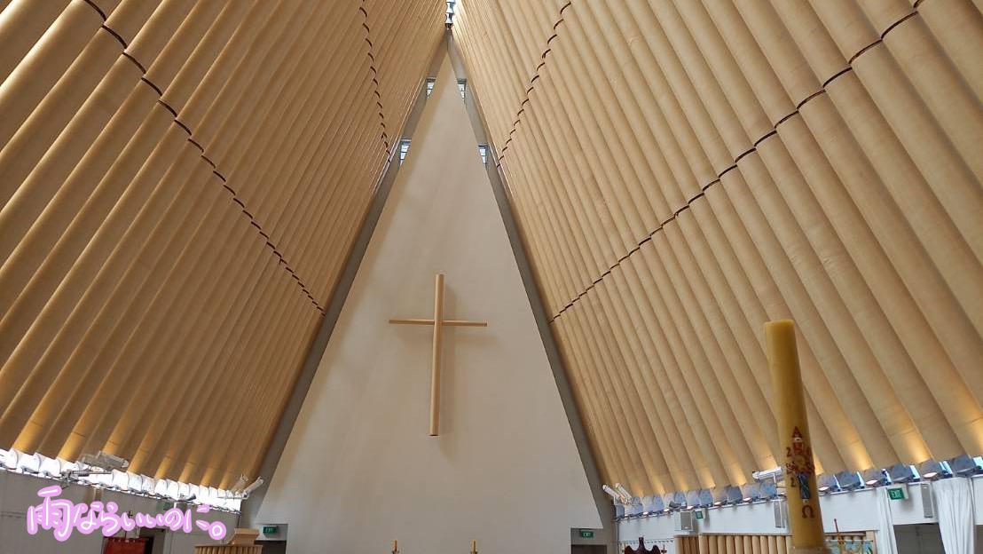 カードボード大聖堂の内装(MiU撮影)